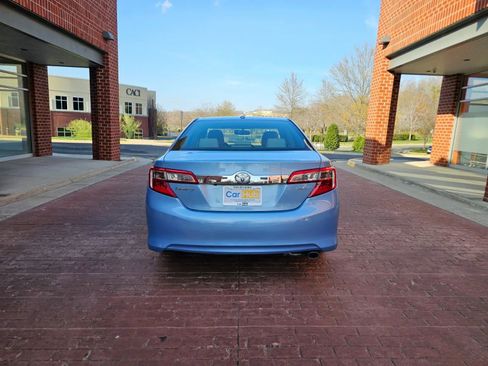 Used 2014 Toyota Camry XLE w/ Leather Package FWD image 5