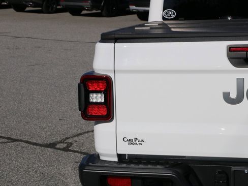 Used 2022 Jeep Gladiator Overland w/ Popular Equipment Package image 6