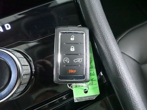 Used 2022 Jeep Grand Cherokee L Limited AWD/4WD image 19