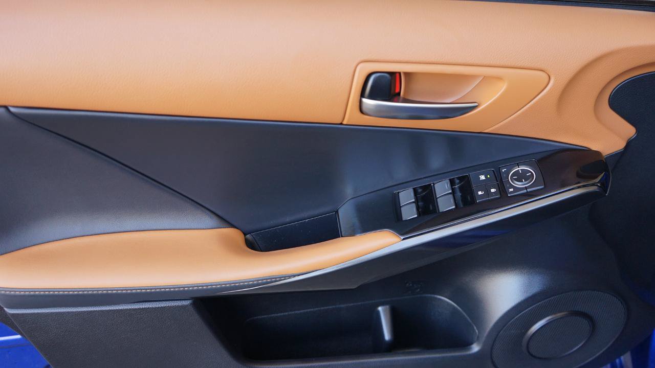 Used 2024 Lexus IS 350 F Sport RWD image 9