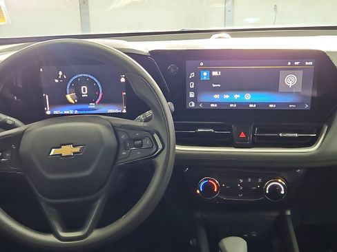 Used 2025 Chevrolet TrailBlazer LT AWD/4WD image 15