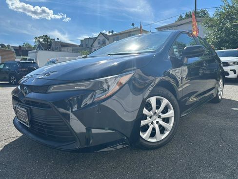 Used 2024 Toyota Corolla LE FWD image 2