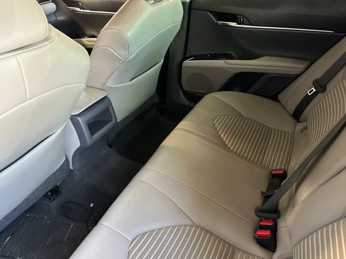 Used 2020 Toyota Camry SE FWD image 5