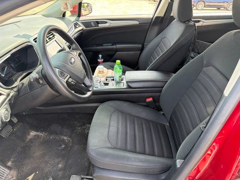 Used 2020 Ford Fusion SE FWD image 4