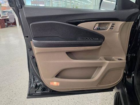 Used 2020 Honda Pilot Touring image 27