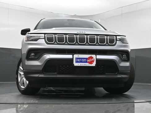 Used 2022 Jeep Compass Latitude FWD image 24