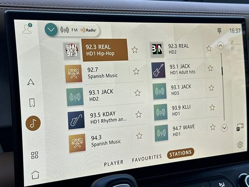 New 2026 Land Rover Defender 110 X-Dynamic SE image 24