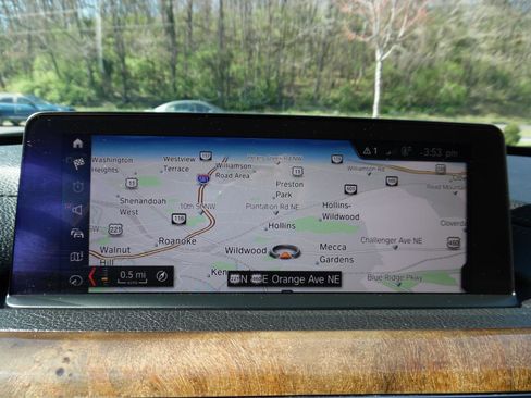 Used 2018 BMW 330i xDrive Sedan w/ Premium Package image 16