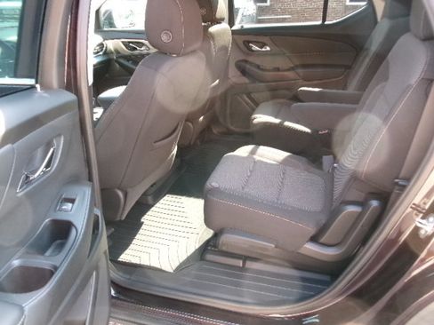 Used 2021 Chevrolet Traverse LT FWD image 17