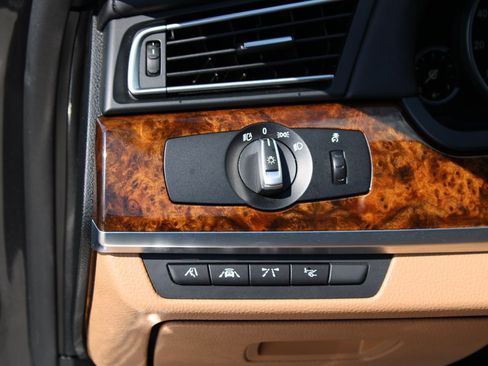 Used 2015 BMW 750Li xDrive image 24