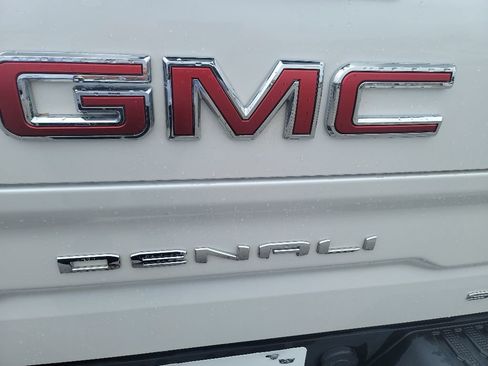 Used 2023 GMC Sierra 1500 Denali w/ Denali Reserve Package AWD/4WD image 8