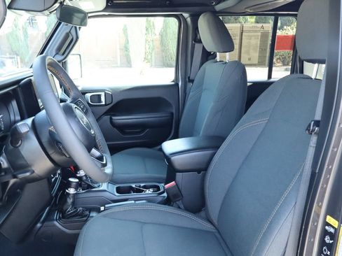 Used 2024 Jeep Wrangler Unlimited w/ Convenience Group AWD/4WD image 19