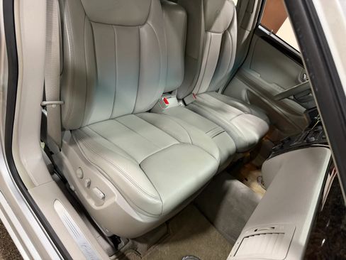 Used 2009 Cadillac DTS w/ Trunk Convenience Package FWD image 38