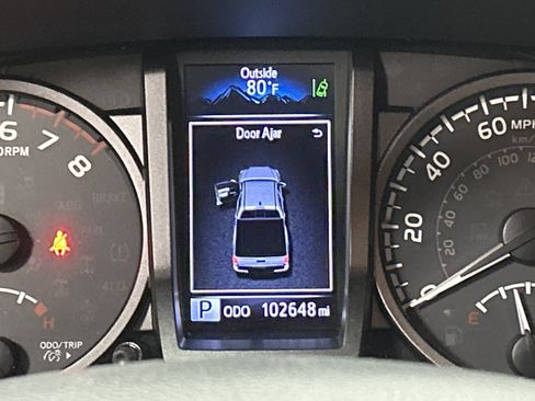 Used 2019 Toyota Tacoma TRD Off-Road w/ Technology Package AWD/4WD image 22