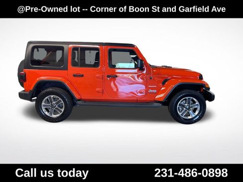 Used 2018 Jeep Wrangler Unlimited Sahara AWD/4WD image 6