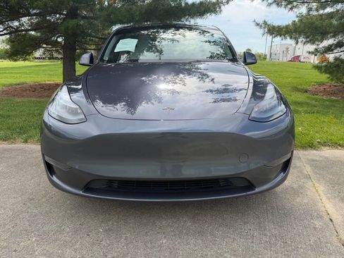 Used 2023 Tesla Model Y Long Range image 2