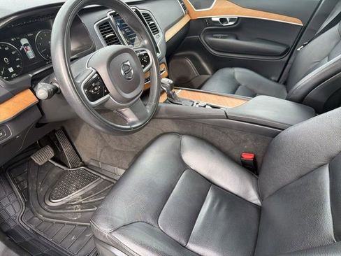 Used 2022 Volvo XC90 T6 Momentum w/ Climate Package image 11