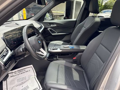 Used 2025 BMW X1 xDrive28i AWD/4WD image 3