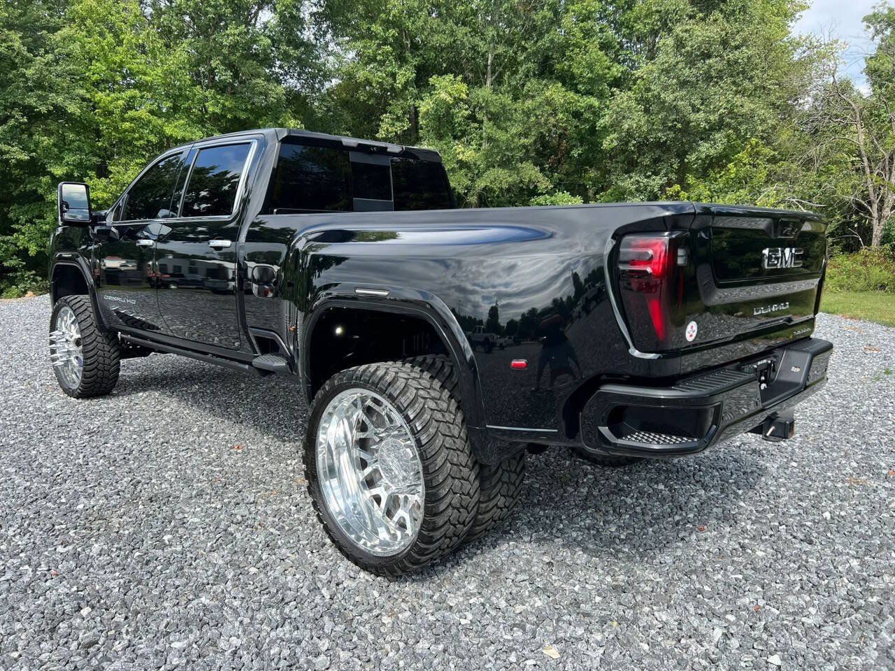 Used 2024 GMC Sierra 3500 Denali w/ Technology Package AWD/4WD image 5