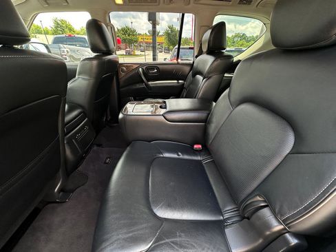 Used 2017 INFINITI QX80 4WD w/ Driver Assistance Package image 9