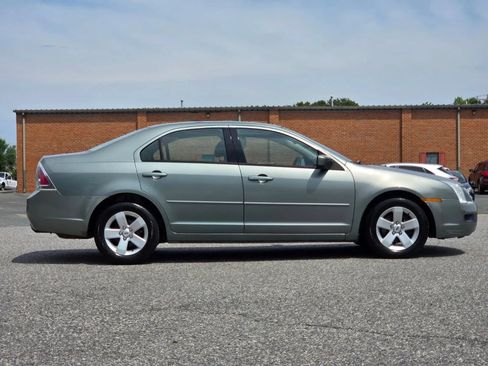 Used 2006 Ford Fusion SE FWD image 2