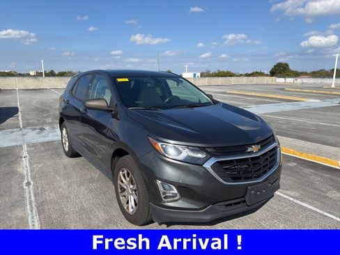 Used 2019 Chevrolet Equinox LS w/ LS Convenience Package image 3