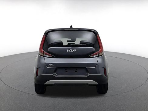 Used 2025 Kia Soul LX w/ LX Technology Package FWD image 8