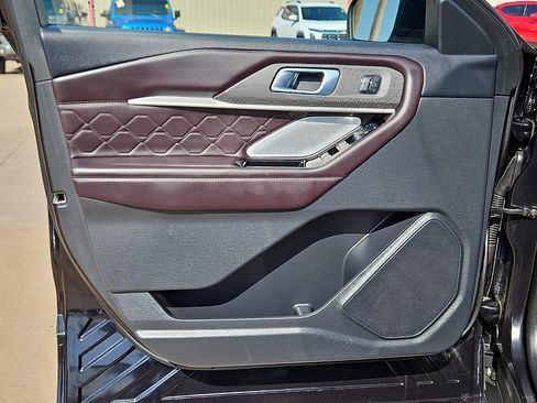 Used 2025 Ford Explorer Platinum w/ LUX Leather Package image 14