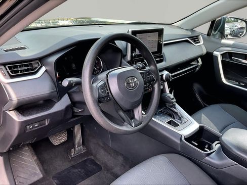 Used 2025 Toyota RAV4 XLE AWD/4WD image 18