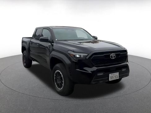 Used 2025 Toyota Tacoma TRD Off-Road image 3