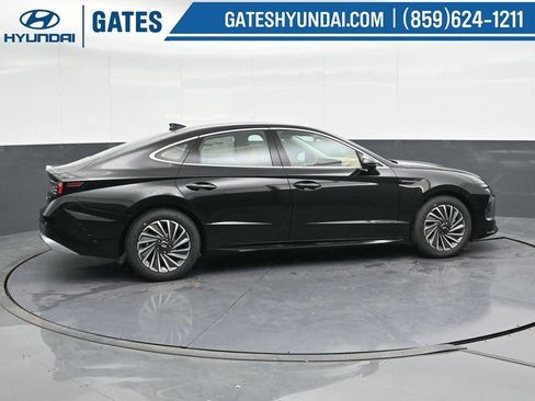 New 2025 Hyundai Sonata Limited image 3
