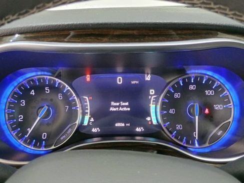 Used 2023 Chrysler Pacifica Limited FWD image 14