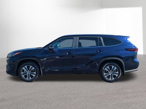 Certified 2026 Toyota Highlander XLE AWD/4WD image 9