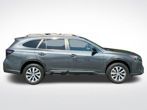 Used 2023 Subaru Outback Premium AWD/4WD image 7
