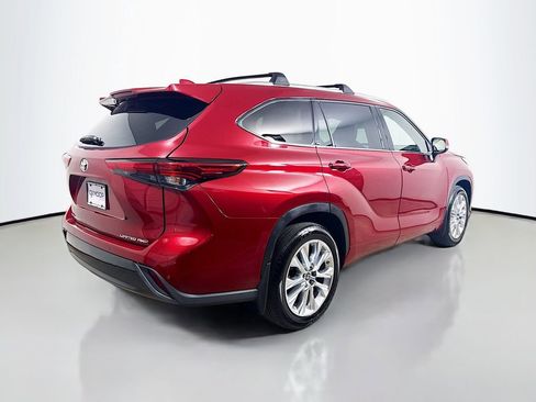 Used 2022 Toyota Highlander Limited image 7
