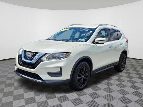 Used 2017 Nissan Rogue SV w/ SV Premium Package AWD/4WD image 2