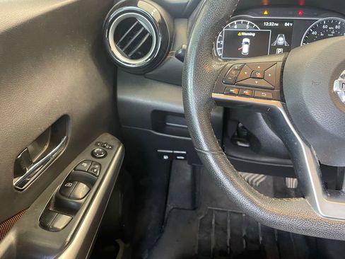 Used 2020 Nissan Kicks SR FWD image 11