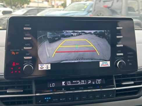 Used 2023 Toyota Sienna Limited AWD/4WD image 42