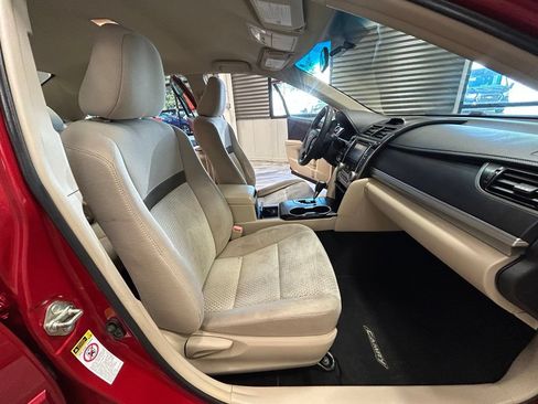 Used 2014 Toyota Camry LE FWD image 38