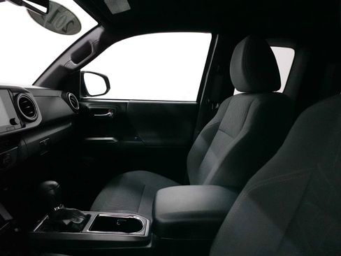 Used 2019 Toyota Tacoma TRD Sport w/ Technology Package image 13