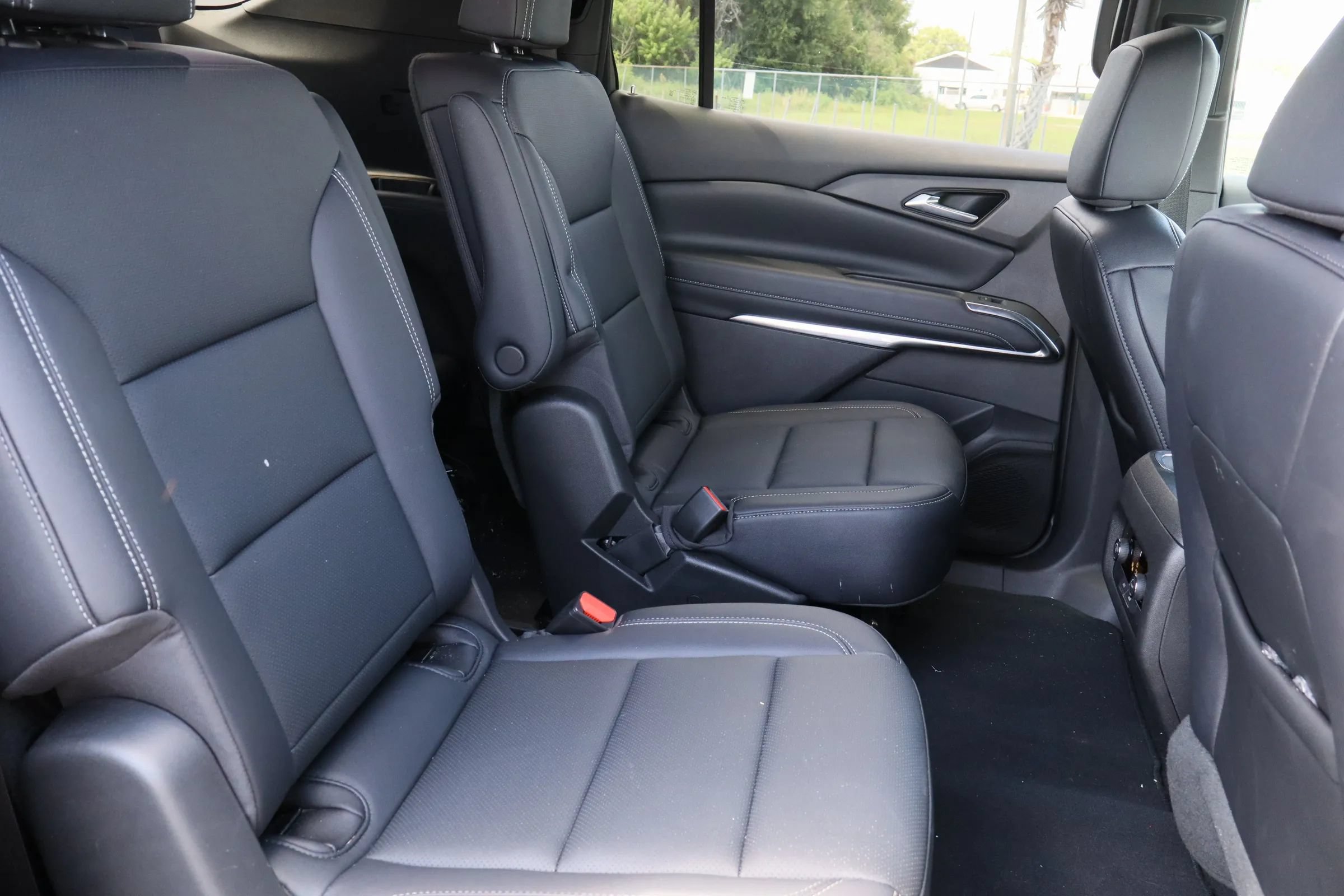 Used 2026 Chevrolet Traverse LT FWD image 27