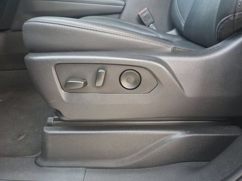 Used 2025 Chevrolet Tahoe Z71 AWD/4WD image 29