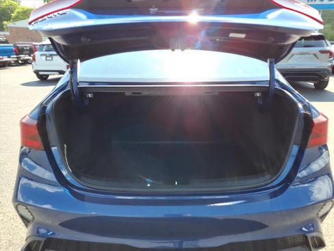 Used 2023 Kia Forte LXS w/ LXS Technology Package FWD image 7