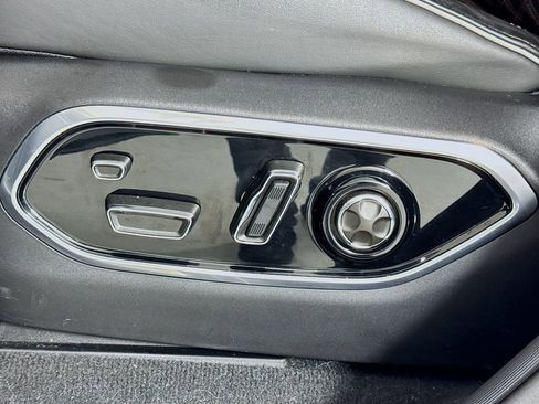 Used 2023 Jeep Grand Cherokee Summit AWD/4WD image 16