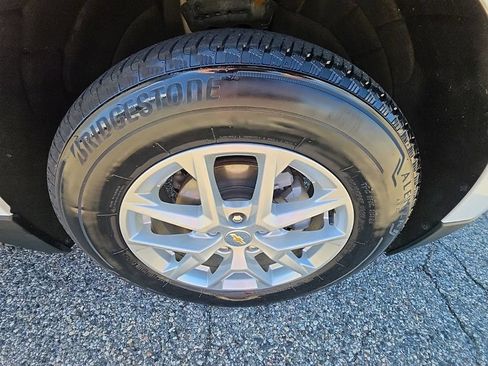 Used 2024 Chevrolet Equinox LT AWD/4WD image 31