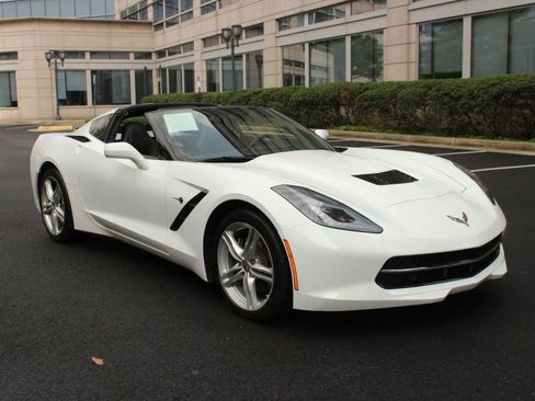 Used 2017 Chevrolet Corvette Stingray Coupe w/ 1LT RWD image 1