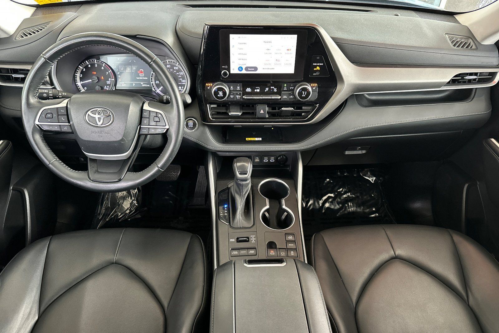 Used 2023 Toyota Highlander XLE AWD/4WD image 15
