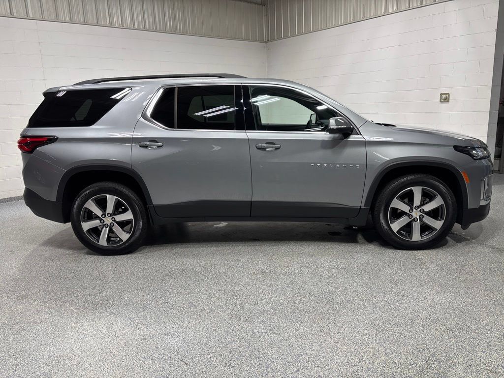 Used 2023 Chevrolet Traverse LT w/ LT Premium Package AWD/4WD image 8