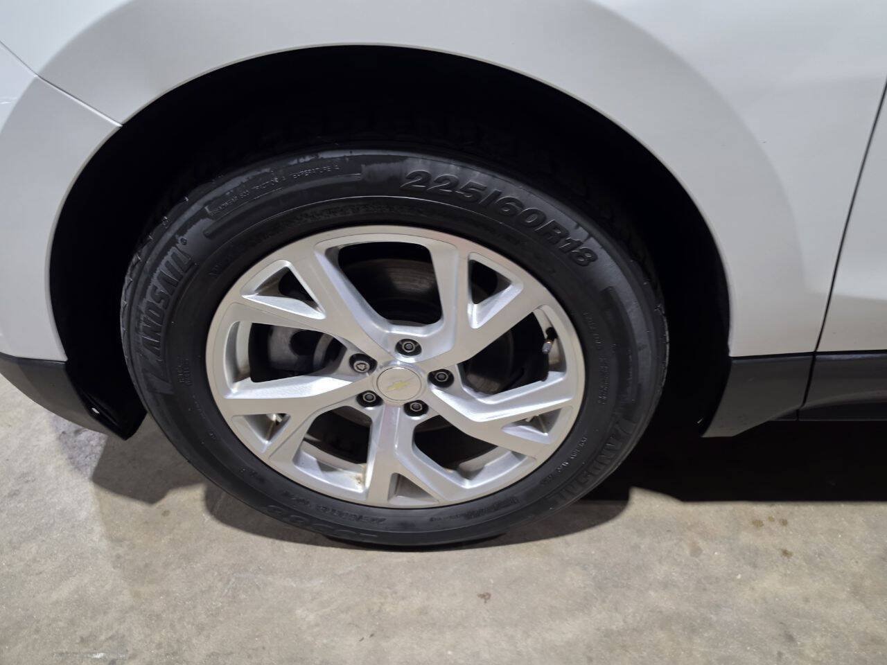 Used 2020 Chevrolet Equinox LT FWD image 22