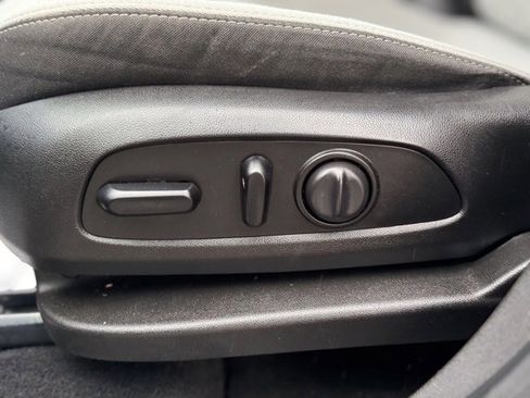 Used 2019 Chevrolet Equinox LS w/ LS Convenience Package image 9